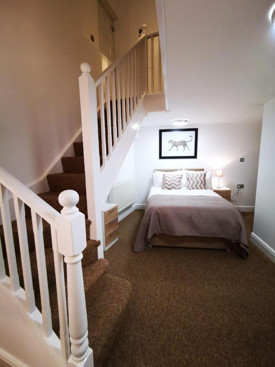 Capital Host- Apartments Euston Лондон Экстерьер фото